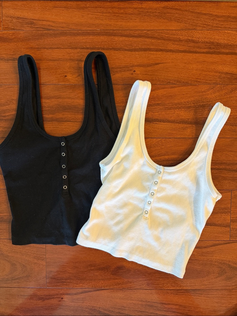 Abercrombie & Fitch Black and White Ribbed Snap-Front Crop Tanks